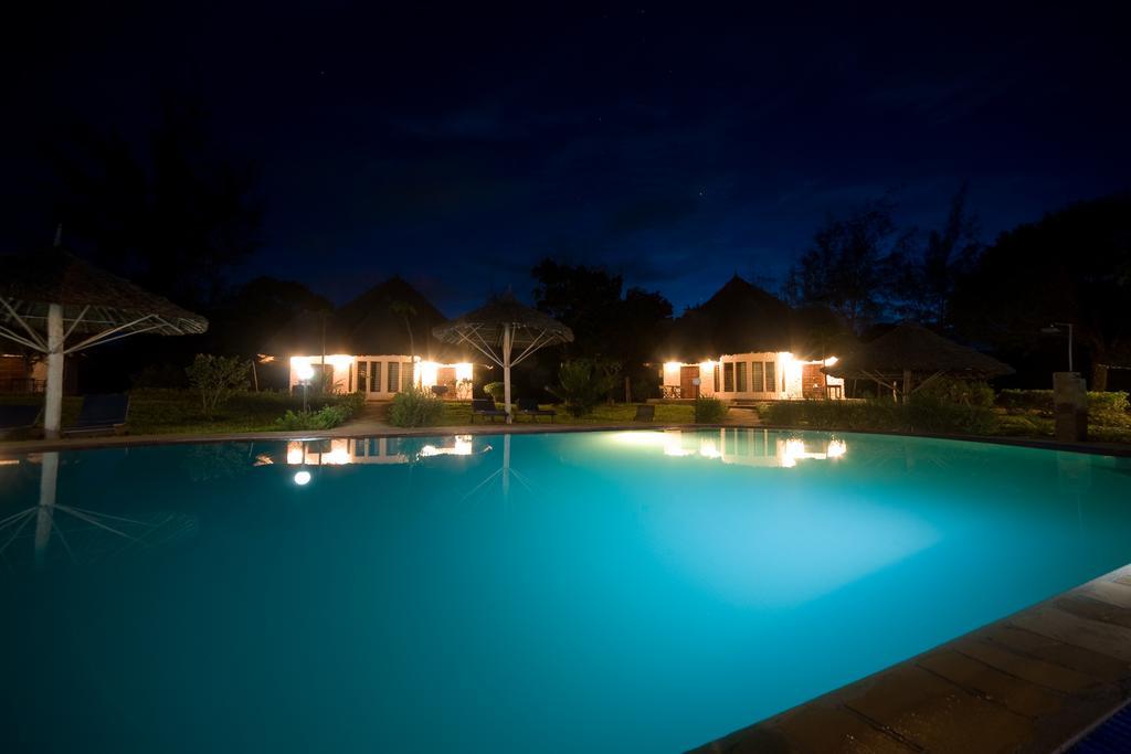 Kinondo Poa Hotel Diani Beach Kültér fotó