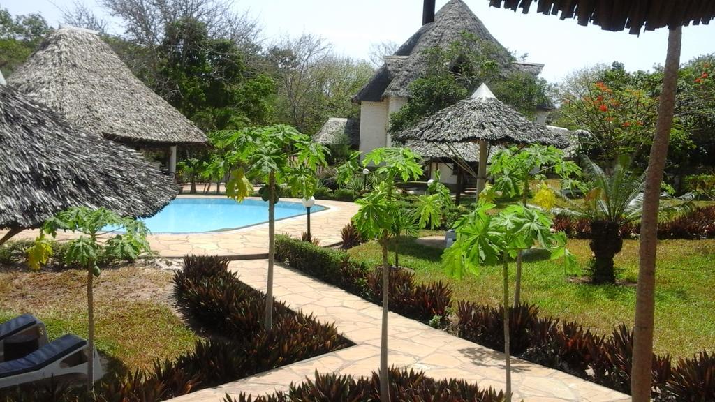 Kinondo Poa Hotel Diani Beach Kültér fotó