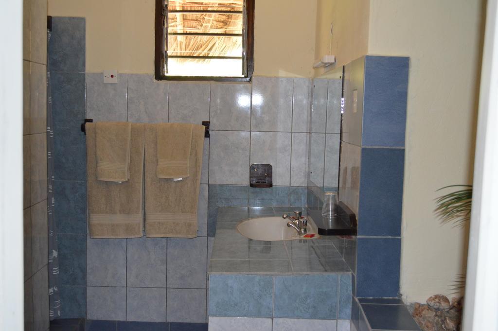 Kinondo Poa Hotel Diani Beach Kültér fotó