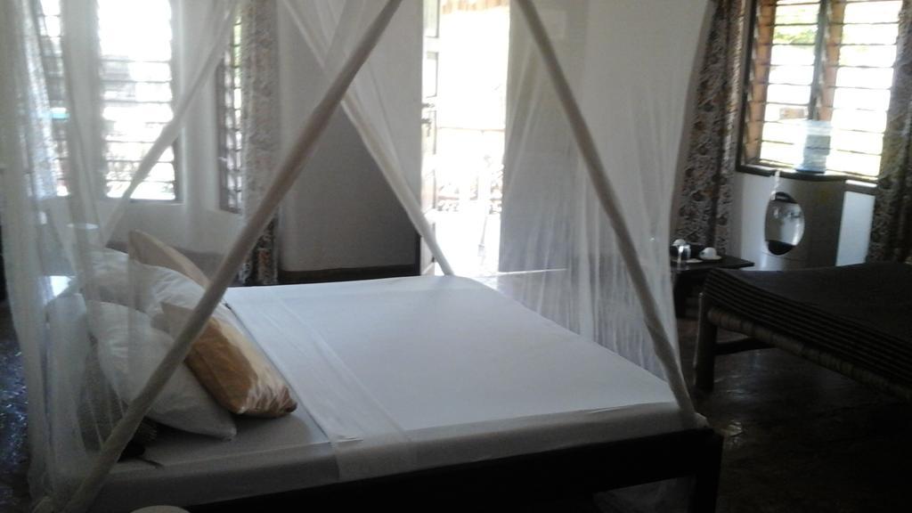 Kinondo Poa Hotel Diani Beach Kültér fotó