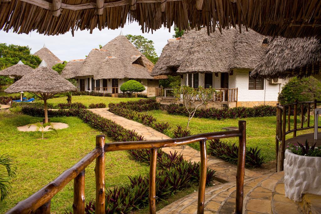 Kinondo Poa Hotel Diani Beach Kültér fotó