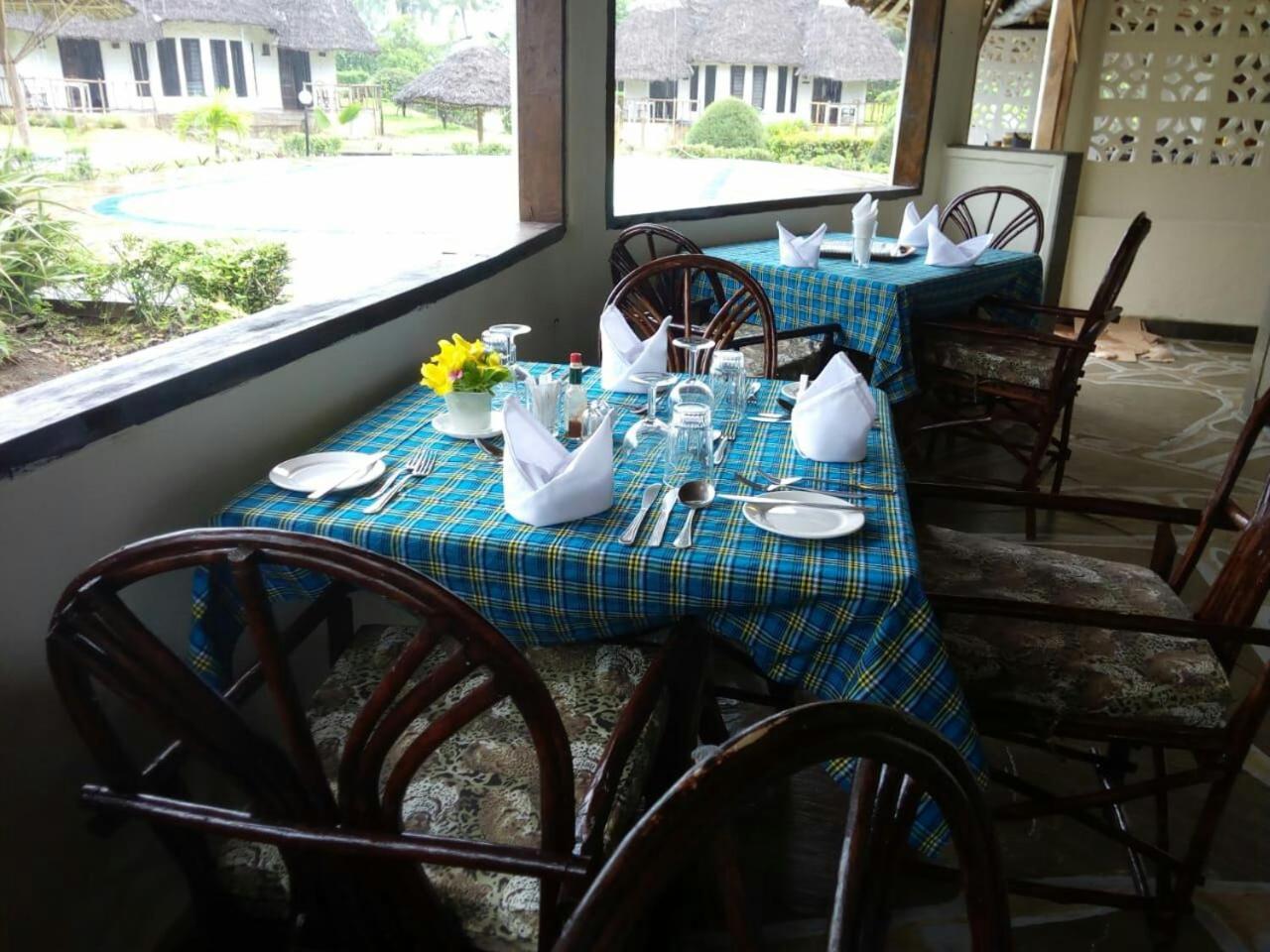 Kinondo Poa Hotel Diani Beach Kültér fotó