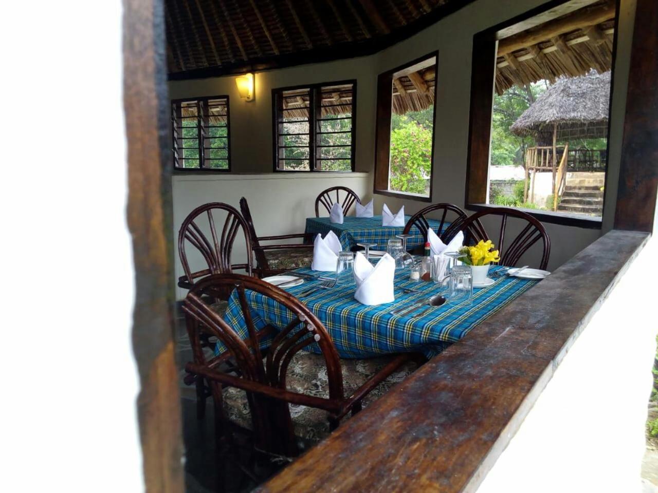 Kinondo Poa Hotel Diani Beach Kültér fotó